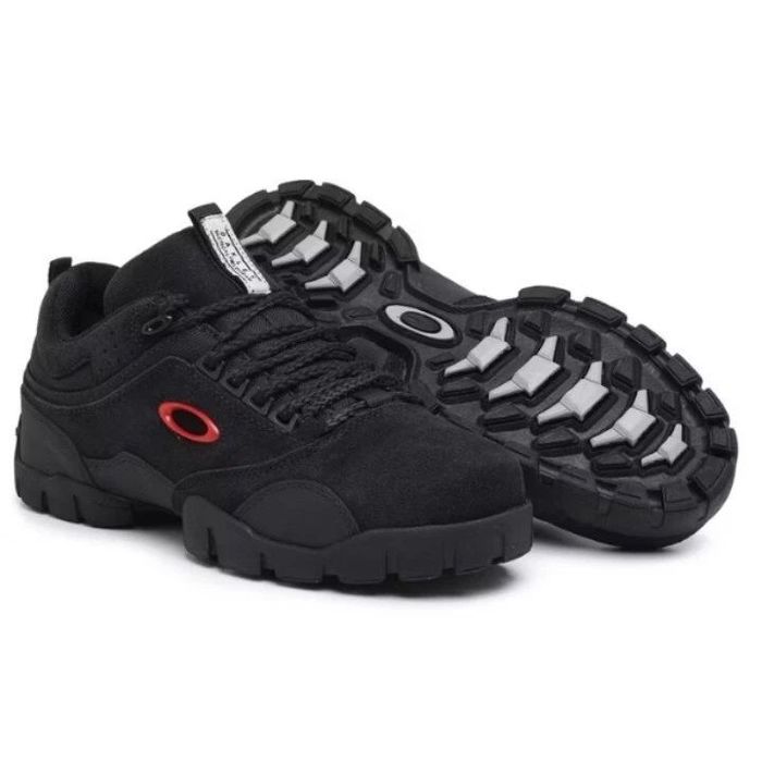 Oakley Modoc Low