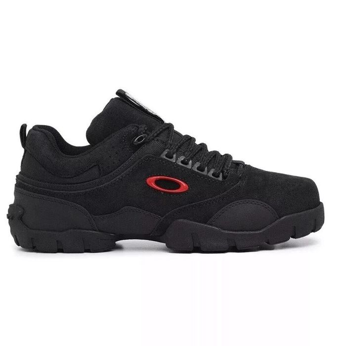 Oakley Modoc Low
