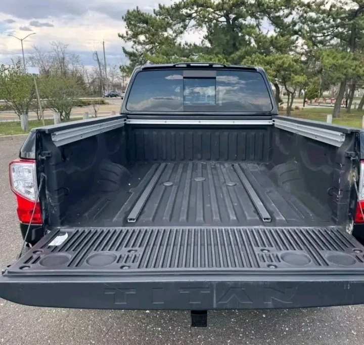 2017 Nissan Titan