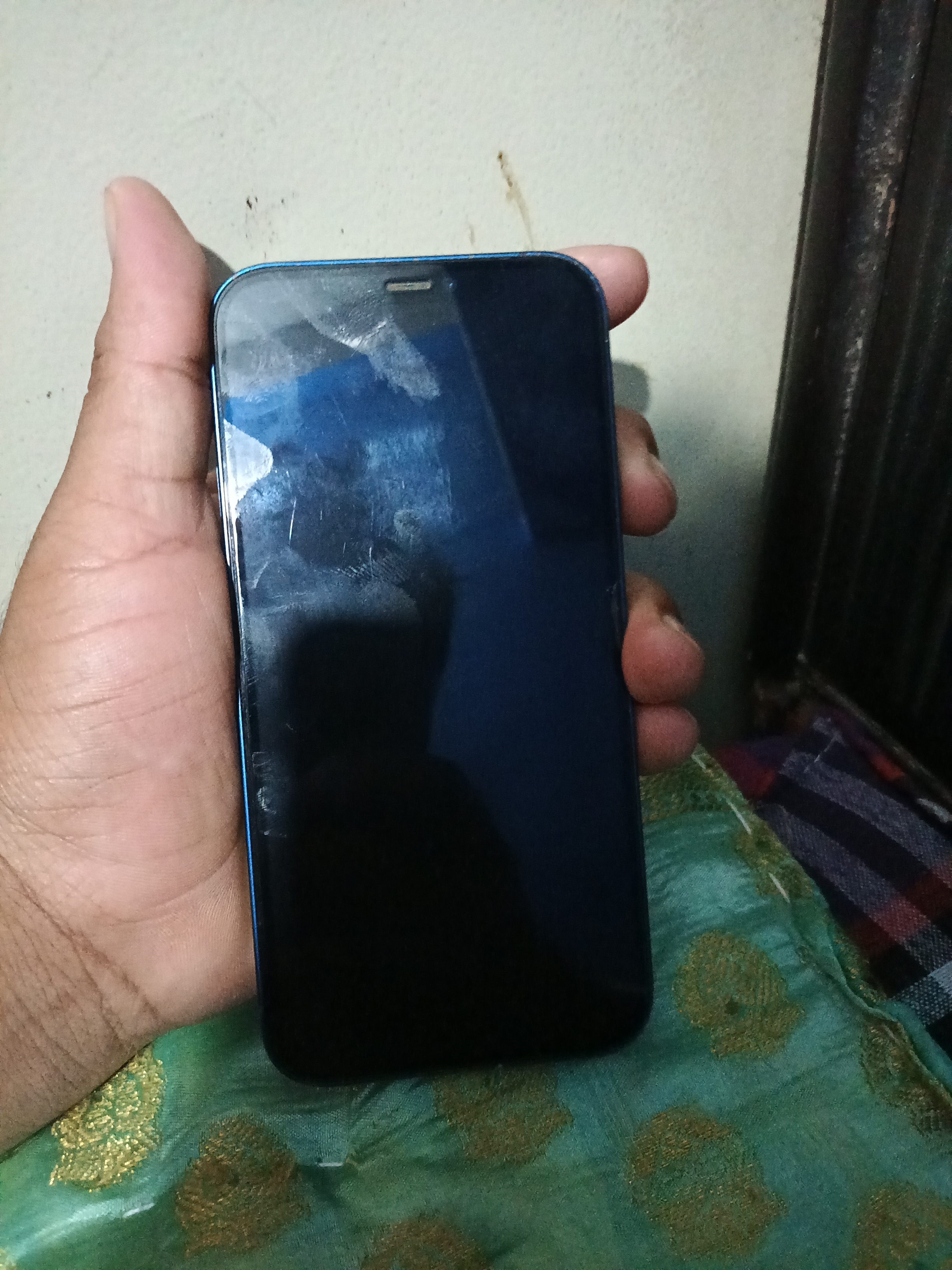 iPhone 12 urgent sale karna hai