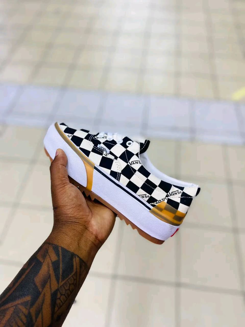 new sneakers all brand names on sales... pay 20% to secure your order, we do offer  service courier.   whatsapp contacts with the same number that's appearing